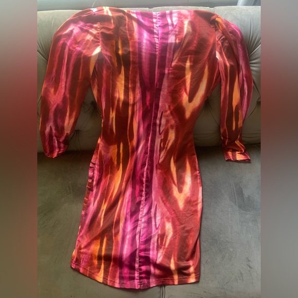 Long sleeve dress with a low cut + adjustable front tie - Picture 4 of 6